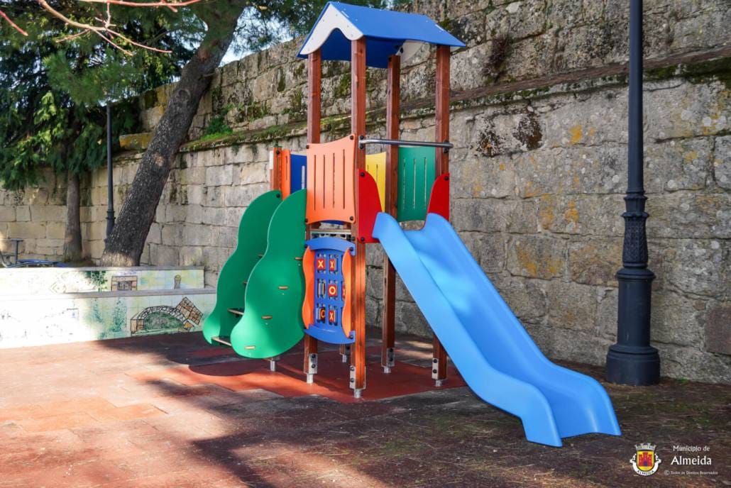 Parque Infantil e Giratório – Centro Histórico de Almeida