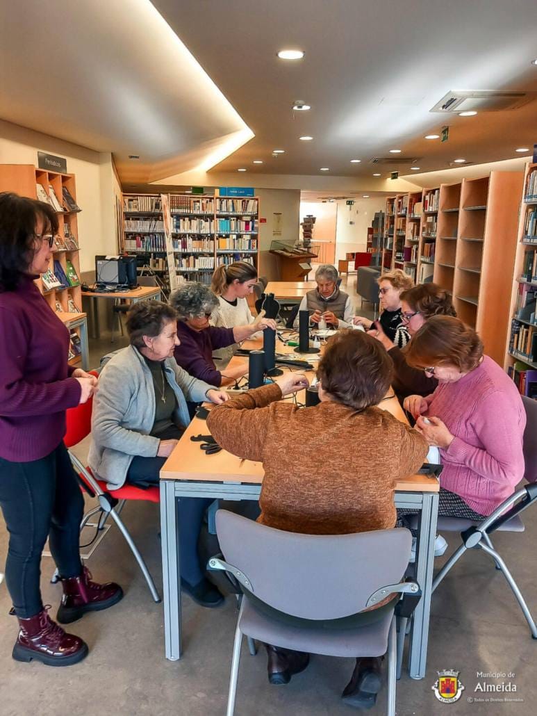 "Criando Laços" na Biblioteca Municipal Maria Natércia Ruivo (BMMNR)