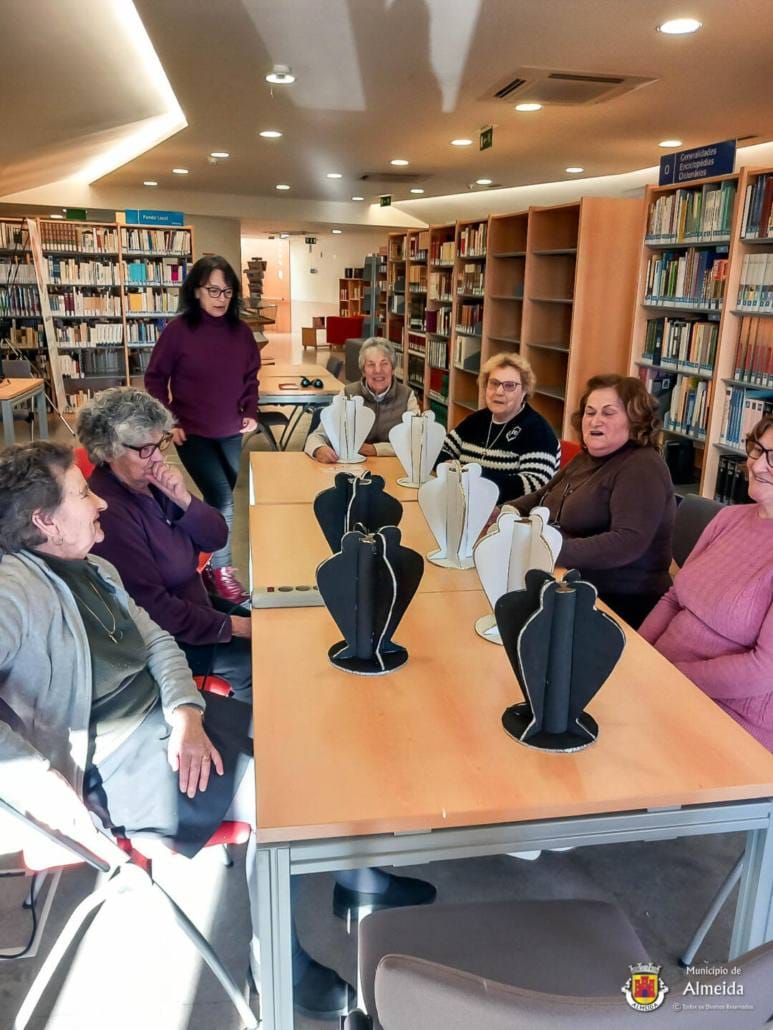 "Criando Laços" na Biblioteca Municipal Maria Natércia Ruivo (BMMNR)