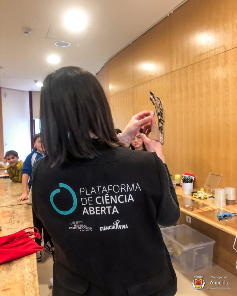 Oficina de robótica: "A mão que tu comandas"