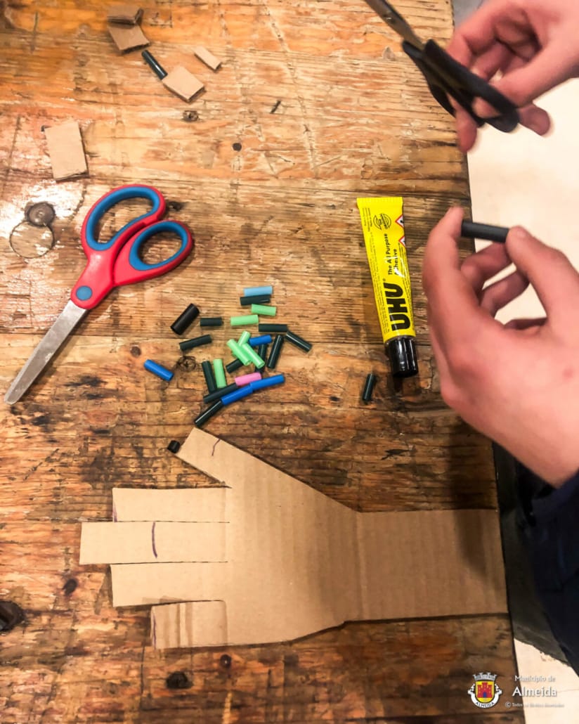 Oficina de robótica: "A mão que tu comandas"