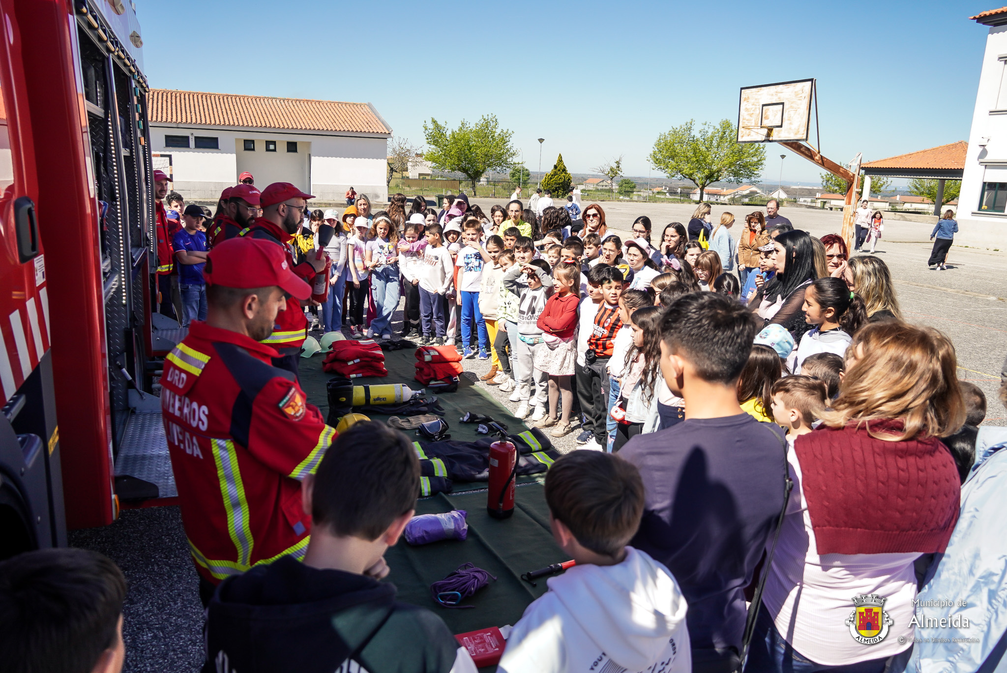 Ação de Sensibilização para o Uso do Fogo - Sob a orientação dos Bombeiros Voluntários de Almeida