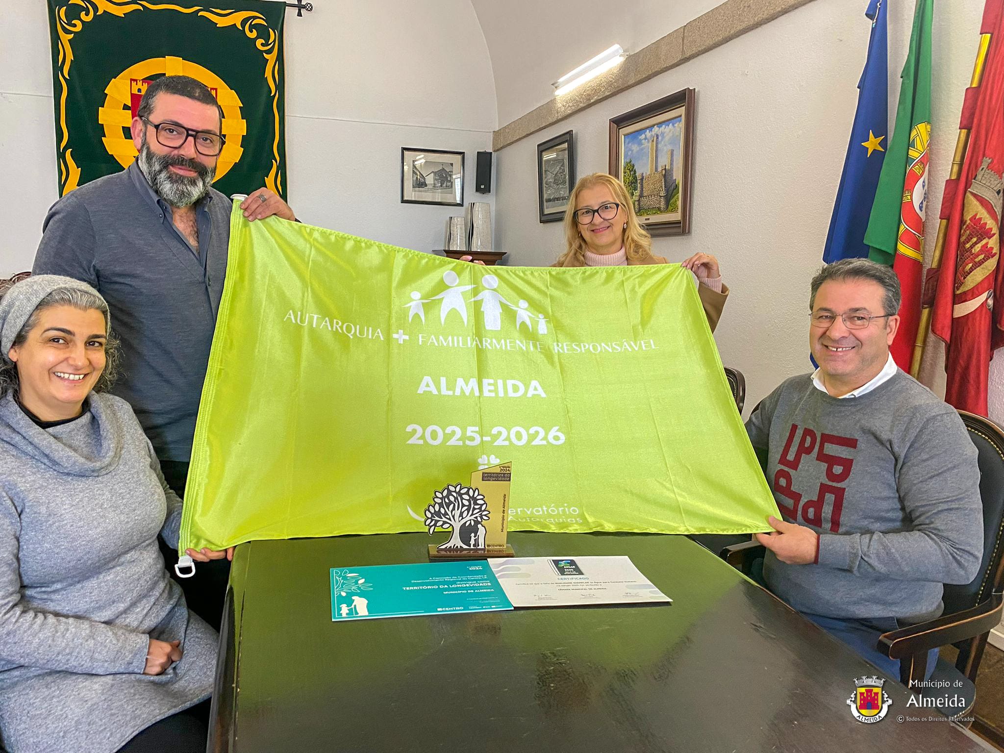 𝗠𝘂𝗻𝗶𝗰𝗶́𝗽𝗶𝗼 𝗱𝗲 𝗔𝗹𝗺𝗲𝗶𝗱𝗮 𝗿𝗲𝗰𝗲𝗯𝗲 𝗧𝗿𝗲̂𝘀 𝗣𝗿𝗲́𝗺𝗶𝗼𝘀 𝗱𝗲 𝗥𝗲𝗰𝗼𝗻𝗵𝗲𝗰𝗶𝗺𝗲𝗻𝘁𝗼 𝗡𝗮𝗰𝗶𝗼𝗻𝗮𝗹