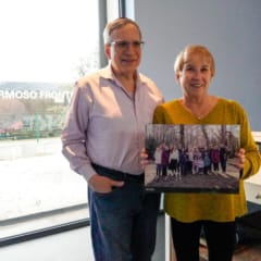 Família de refugiados de visita o Memorial aos Refugiados e ao Cônsul Aristides de Sousa Mendes